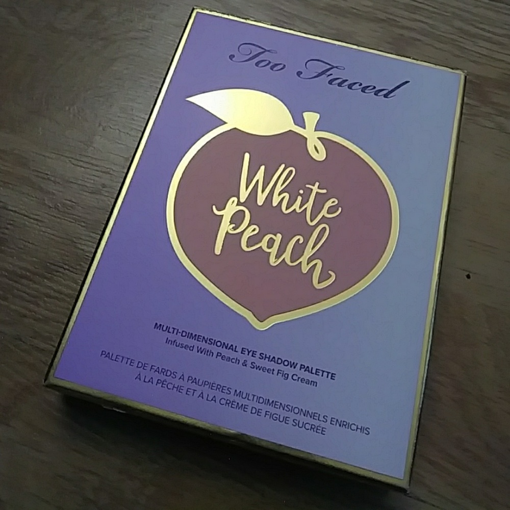 Too faced white peach pallet